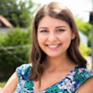 Meet your Posher, Lauren strumos